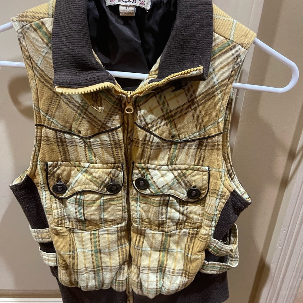 Woman's sleeveless jacket